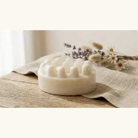 Jabón artesanal en barra con ingredientes naturales y acabado texturizado – DulNat
